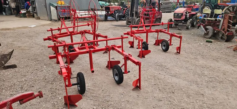 Acolchadora plastificadora roja de cerca